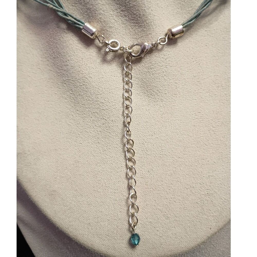 Vintage Avon 2005, Fun Necklace of Turquoise Glass beads with MOP Shell Pendant - Picture 5 of 5